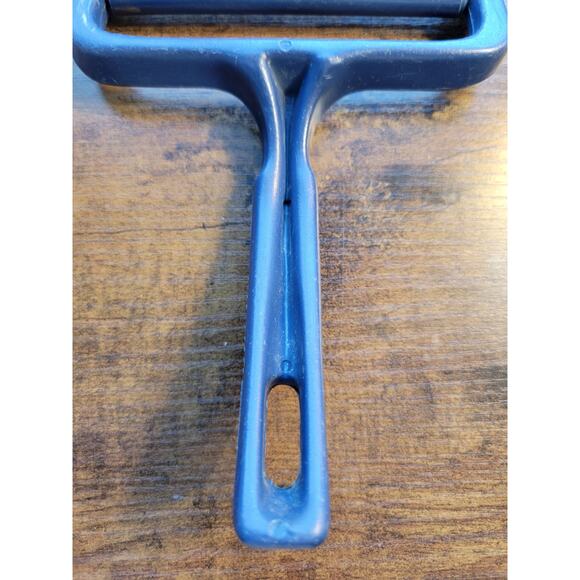 Blue 4" Wide Cheese Slicer w/Plastic Handle - used - Picture 5 of 7